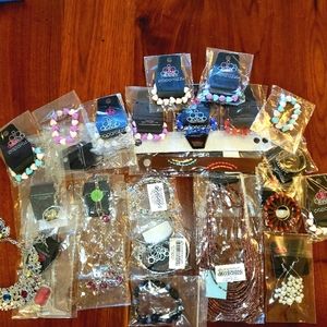 30 pieces of brand new paparazzi jewelry! Plus 5 free mystery pieces
